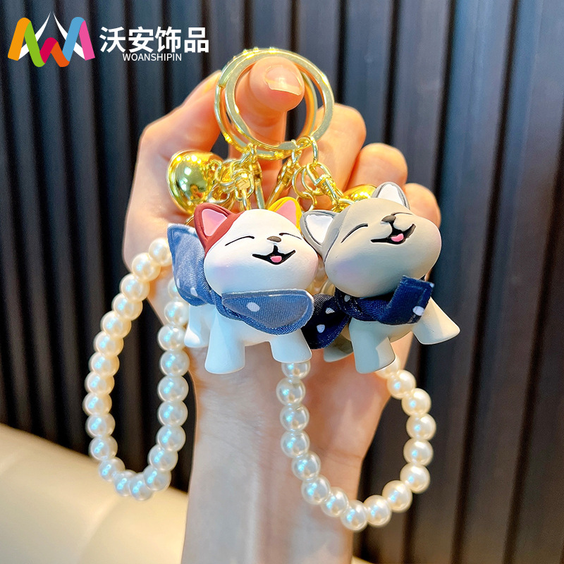 Cadena de perlas resina gato llavero muñeca de dibujos animados llavero colgante bolso colgante colgante máquina de agarre pequeño regalo al por mayor