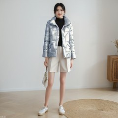2025年冬用婦人ショート丈コットンコート、韓国風、洗濯不要、光沢のあるゆったりとしたパンコート、着痩せ効果、保温性のあるコットンジャケット、スパンコール付き