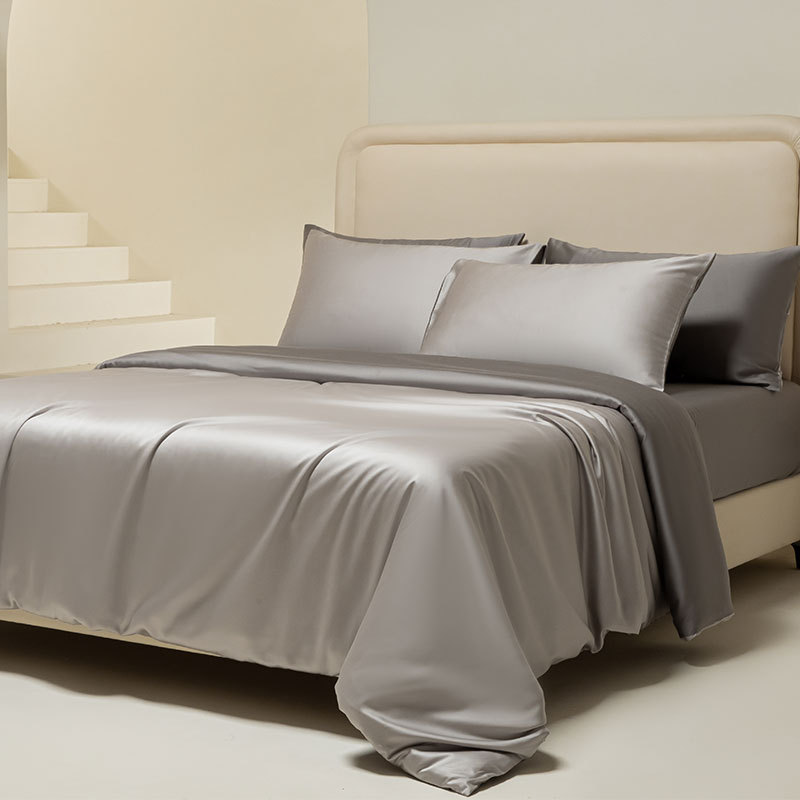 Cat Man Sense Advanced Sense Cama de cuatro piezas de lujo ligero Dormitorio principal sedoso sueño desnudo 2025 nueva funda de edredón de sábana