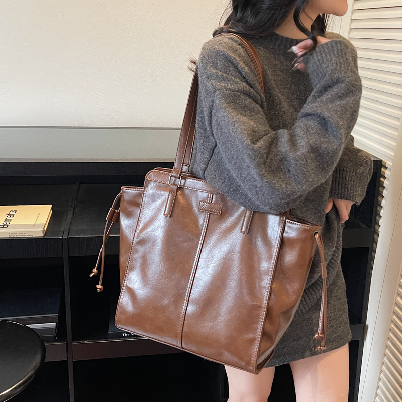 Bolsa de mano de cera de alta calidad de piel de aceite para mujeres 2025 nuevo retro multifuncional bolso de hombro de gran capacidad bolso de viaje