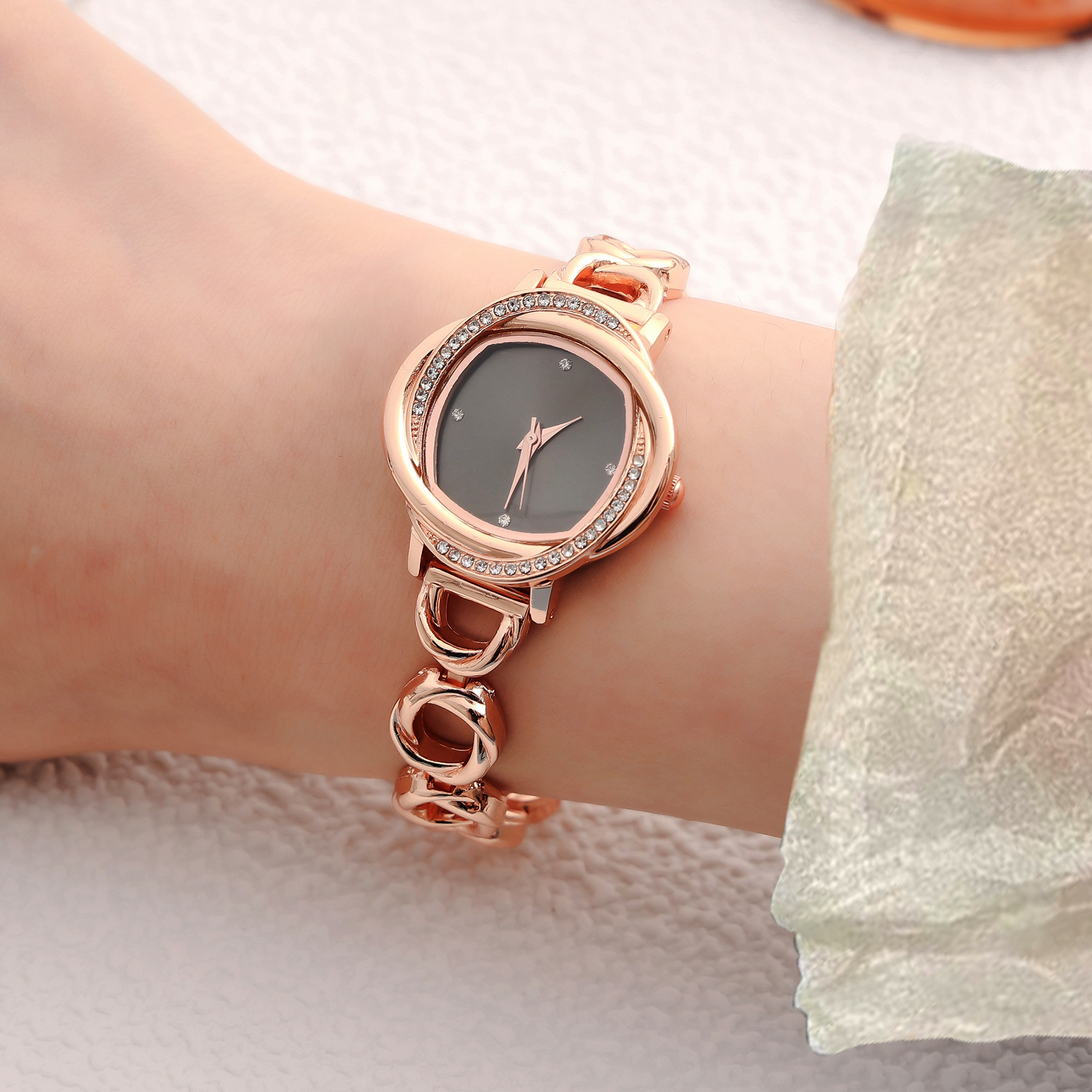 Casual Simple Style Solid Color Jewelry Buckle Quartz Women's Watches display picture 5