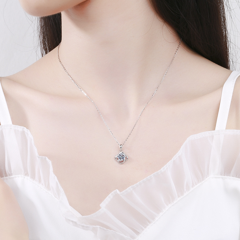 S Pure Silver Internet Celebrity Four-Leaf Clover Moissanite Necklace For Women, Light Luxury Elegant Collarbone Chain,_voghion.com