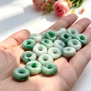 天然翡翠玉石diy珠子跨境热卖缅甸翡翠A货飘翠雕花甜甜圈吊坠配饰