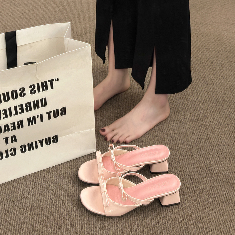 女性のためのハイヒール 2025 夏の新しいスタイルのフレンチリボンラウンドトゥサンダル厚いヒール多用途アウタースリッパ|undefined