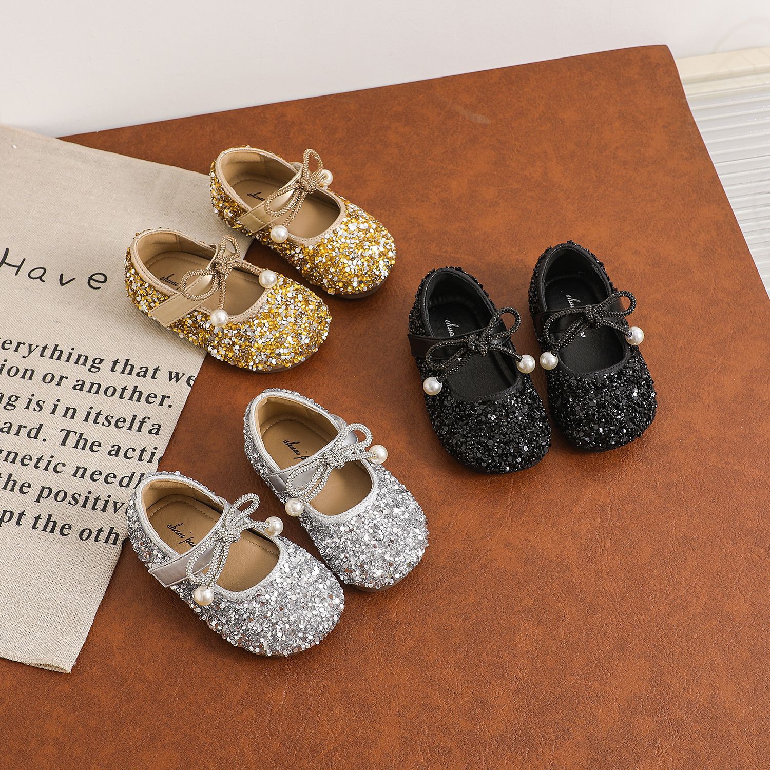 Spring and Autumn Girls Princess Shoes Bow Sparkling Sequin Shoes Baby Toddler Shoes Plaid Soft Sole Anti-Slip Small Leather Shoes