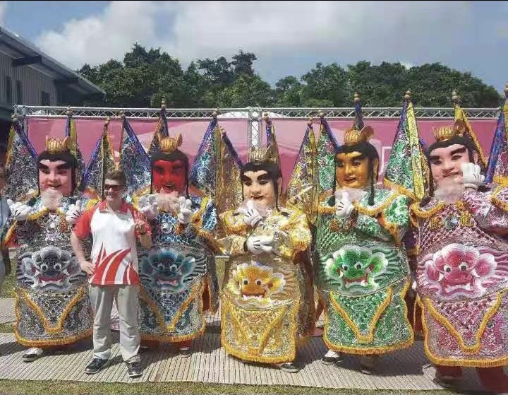 ���ִ��͹��У���ߣ��ݳ����ײ����ֶ�����������ݳ��쾰����