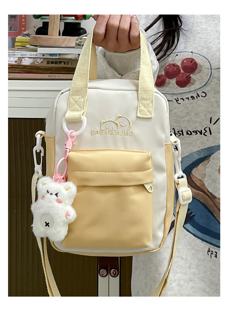 A Japanese niche double-sided multi-purpose bag for girls, a fresh and cute student single-shoulder bag, versatile carrying bear, +3 yuan Application Scenario