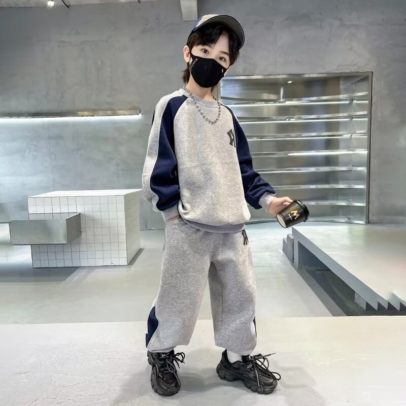 소년 가을 옷 세트 2024 새로운 어린이 스포츠 봄과 가을 옷 유행 잘 생긴 소년 스포츠 의류 트렌디