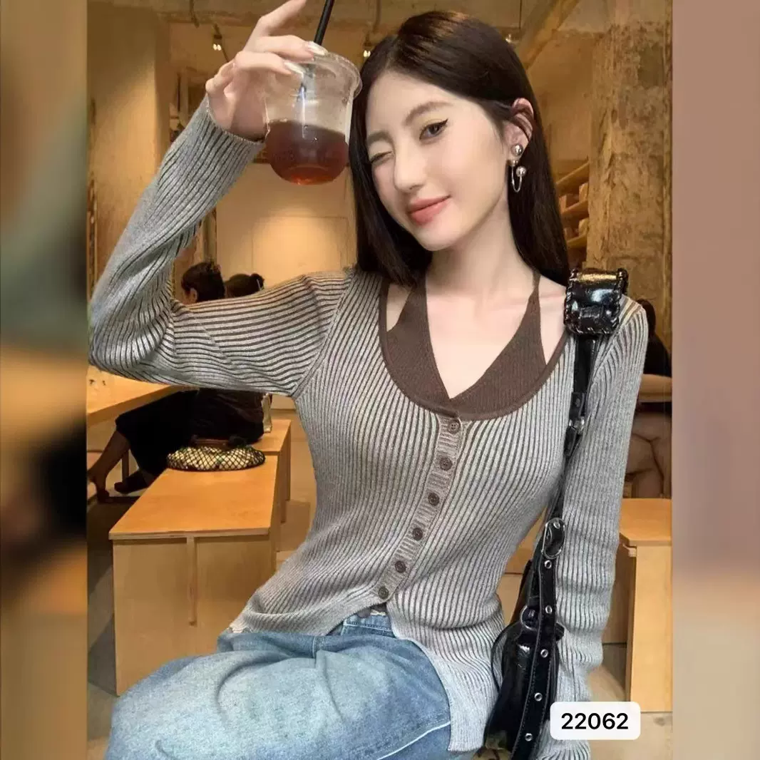 小众假两件挂脖长袖针织衫女秋季设计感开叉修身显瘦辣妹上衣