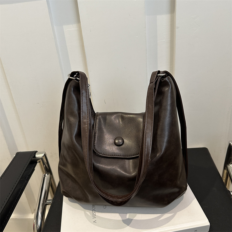 Bolsa de hombro retro debajo de las axilas, bolso de hombro para estudiantes universitarios de clase, bolso de ocio de nicho de invierno 2024