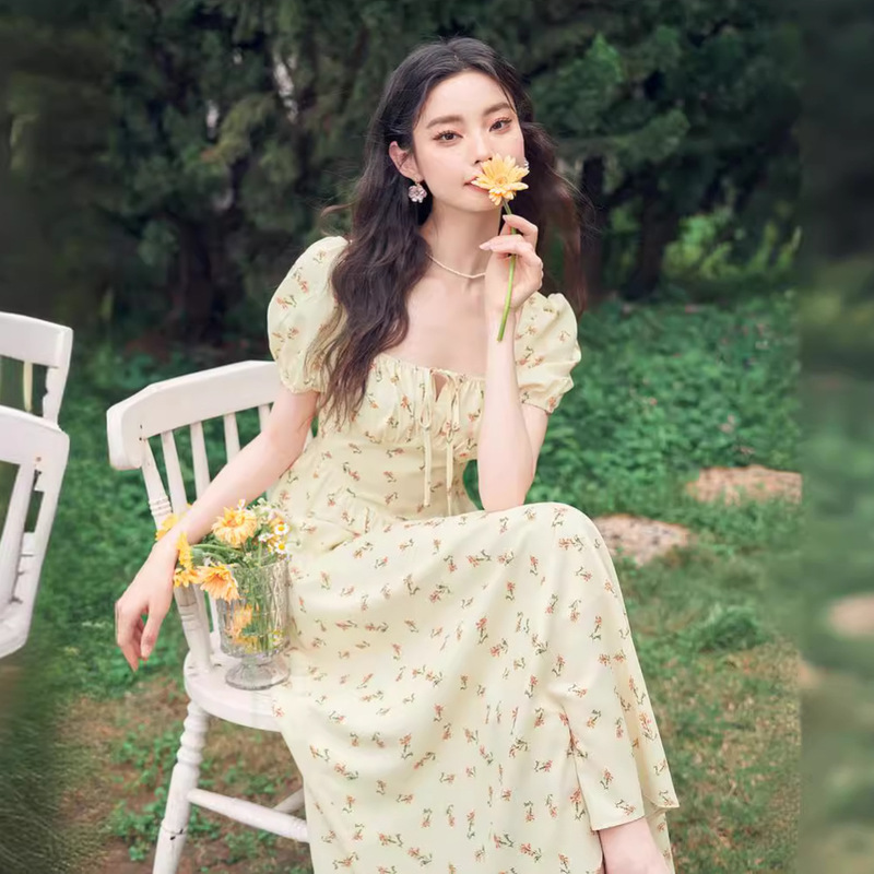 French Hepburn Style Artistic Mori Style French Long Dress Stunning Egg Yolk Square Collar Floral dress Women's Summer