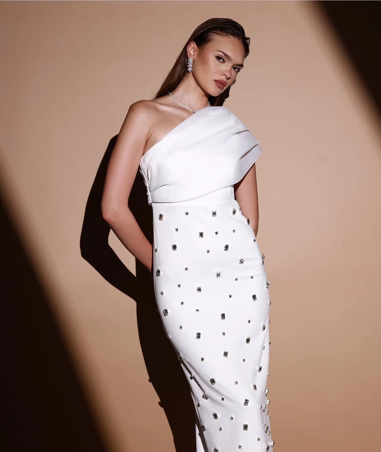 Europa y los Estados Unidos ropa de mujer de alta elasticidad elegante hombro inclinado vestido de fiesta de diamantes vestido de gala vestido de noche vestido largo