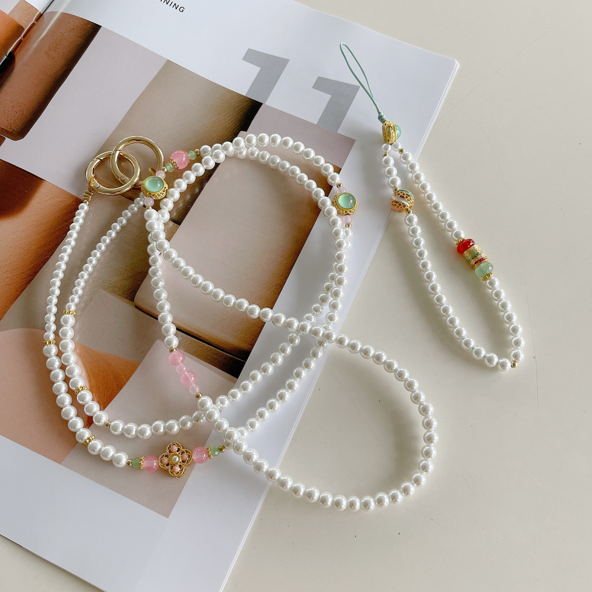 Boutique hecho a mano de alta gama para teléfono móvil cadena larga de perlas de piedra natural femenina cordón de teléfono móvil de moda colgante de mensajero largo