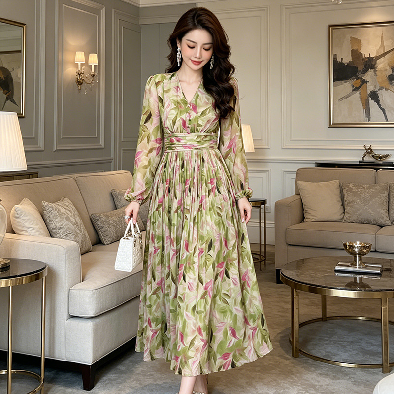 Đầm maxi nữ cổ V in họa tiết thắt eo xòe rộng dáng dài — xanh lá cây