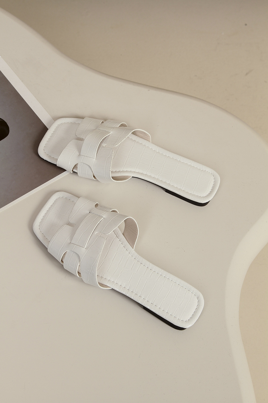 Slippers Korean solid color flat slippers for women European and American foreign trade square head breathable slip on home slippers for women_voghion.com