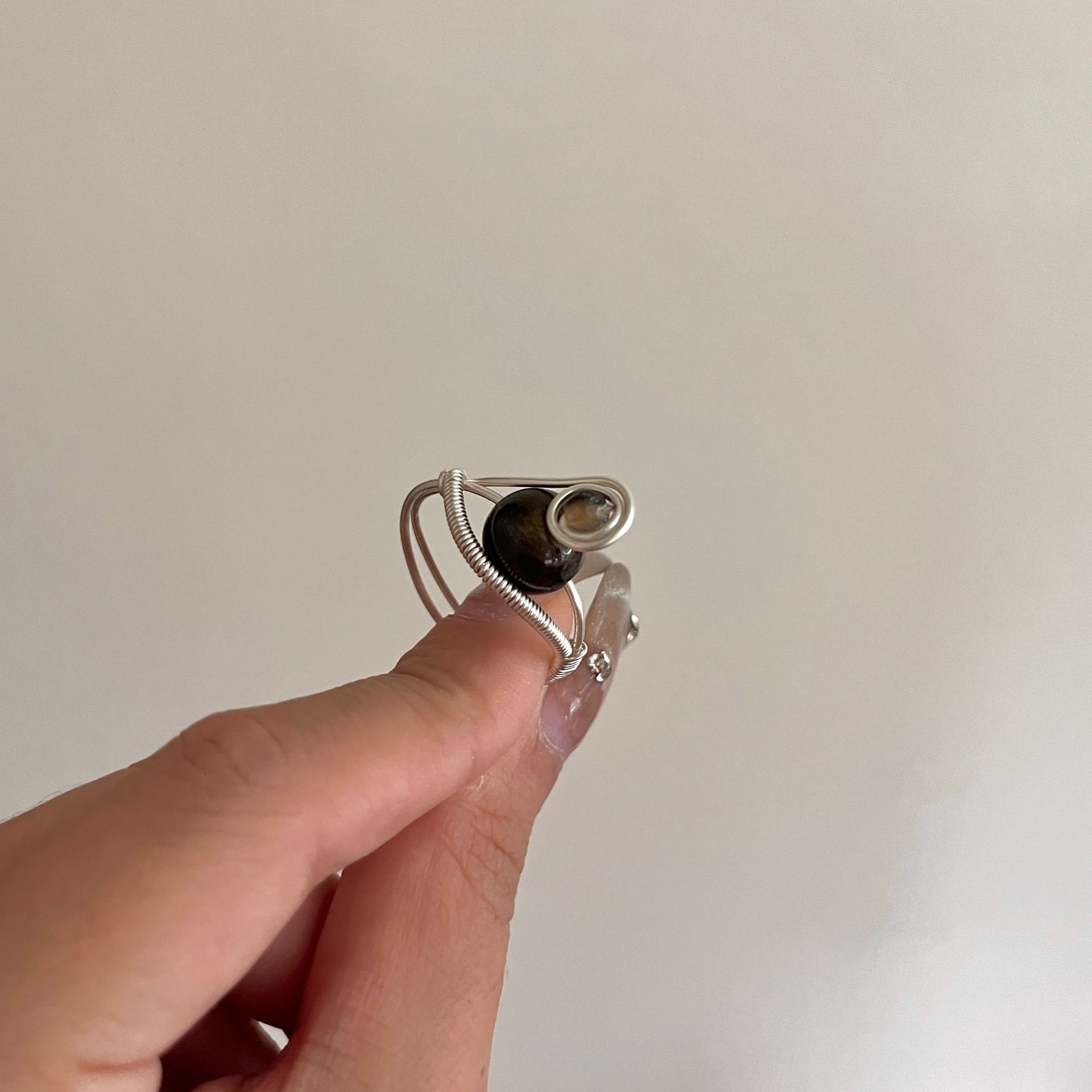 Neuer chinesischer Melad Wind Tigerauge-Stein handgefertigter Perlenring, süß, cool, Persönlichkeit, breite Version, stapelbar_voghion.com