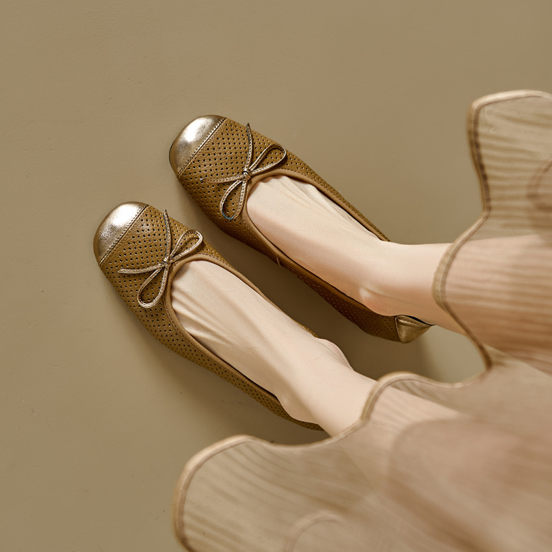 Sandal nữ da cừu miệng nông đục lỗ gót thô thấp phong cách Xiaoxiangfeng — Màu nâu