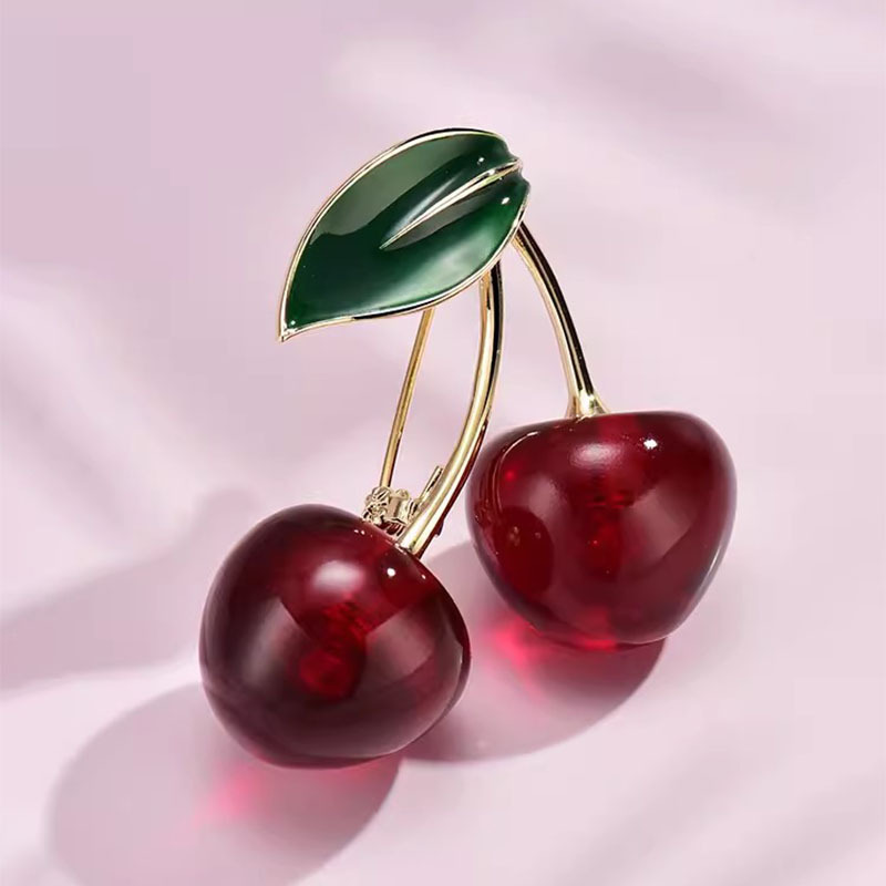 Red Cherry Brooch for Women, Elegant and High-End, Suitable for Sweaters, Coats, Suits, and as a Fresh and Sweet Accessory
