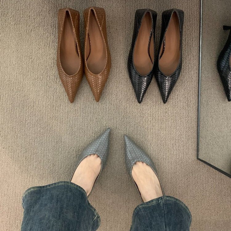 Women's Flats 2025 Winter New Style Small Heels, French Style Pointed Toe Stiletto Women's Shoes, Commuter Retro Low Heels Women's Flats 2025 Winter New Style Small Heels, French Style Pointed Toe Stiletto Women's Shoes, Commuter Retro Low Heels