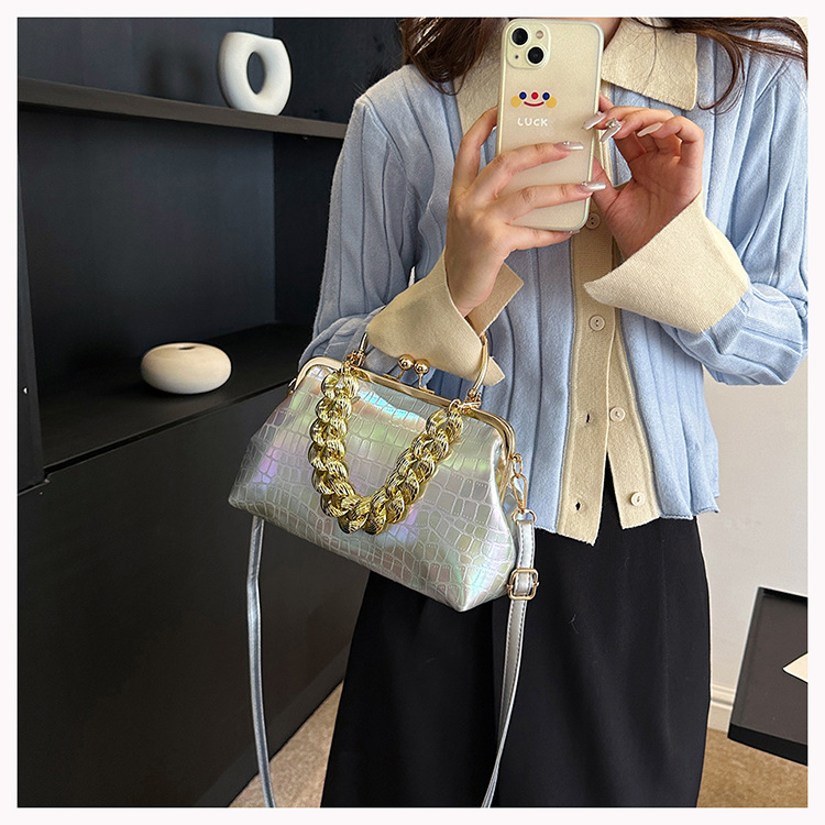 Femmes Petit Faux Cuir Couleur Unie Vêtement De Rue Coquille Boucle Sac D'épaule Sac Bandoulière Sac Dôme display picture 1