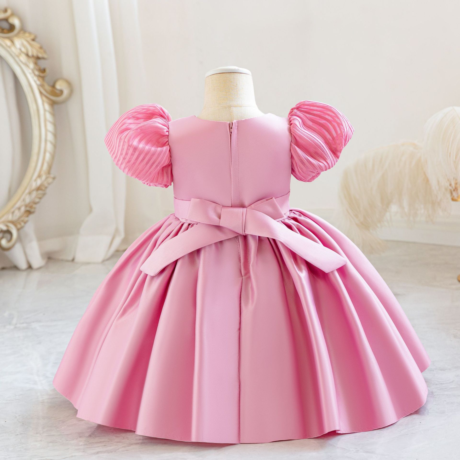 Robe d'anniversaire pour enfant Robe d'anniversaire pour enfant Robe de princesse de première année à rayures en satin avec nœud_voghion.com