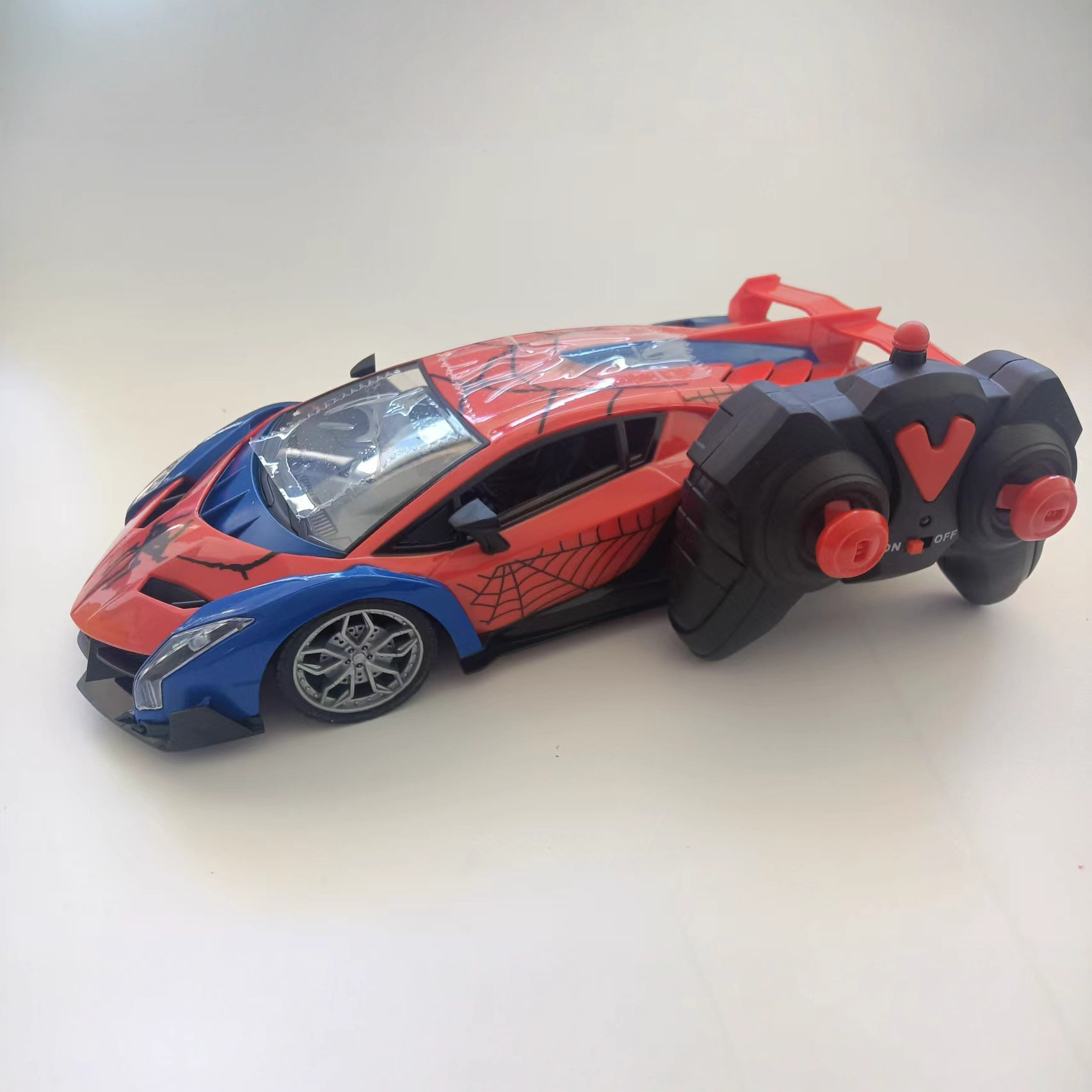 Transfronterizos niños araña control remoto coche Aliexpress rollover truco eléctrico juguetes todoterreno niño torsión coche de carreras