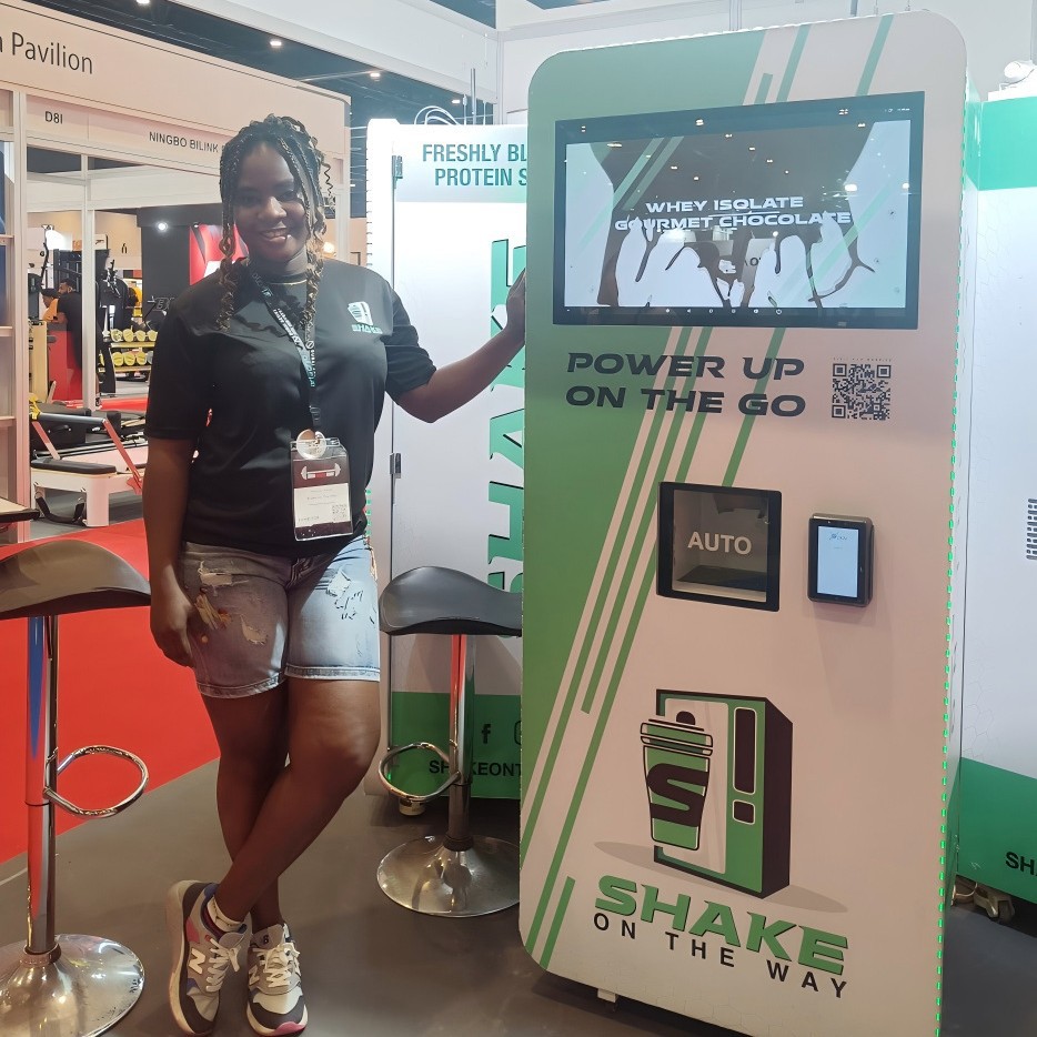 Máquina expendedora de proteínas en polvo soporta conmutación multilingüe de múltiples métodos de pago burbuja fría agitación independiente más sistema de membresía