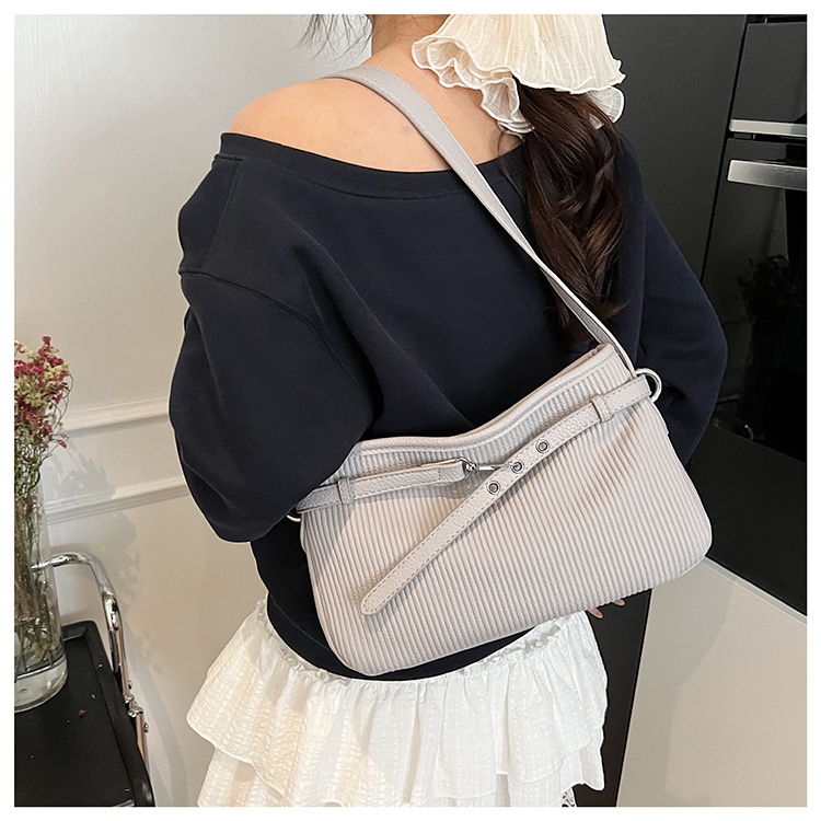 Large-capacity women's summer 2025 new fashion crossbody bag, Korean-style casual single-shoulder armpit commuting bag for work undefined