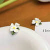 Design fresh white brand cute earrings, flowered, simple and elegant design