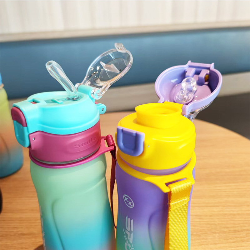 Moda transfronteriza gradiente nuevo tipo de taza de agua un botón tapa elástica doble bebida multifuncional para estudiantes masculinos y femeninos taza de plástico portátil al aire libre