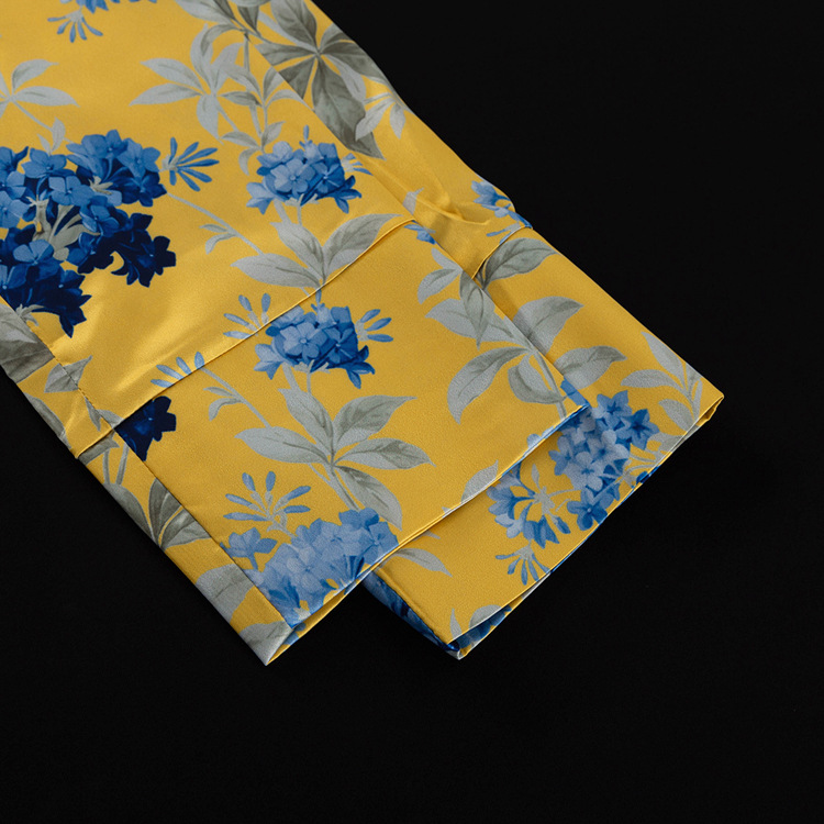 Conjunto de dos piezas de pantalones anchos de cintura alta con cordones y manga larga estampados de satén para otoño e invierno