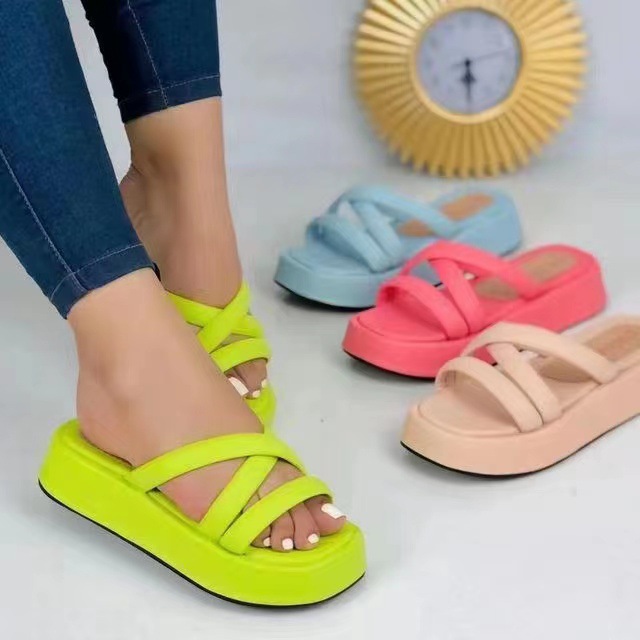 Women's Casual Basic Solid Color Round Toe Platform Sandals display picture 1