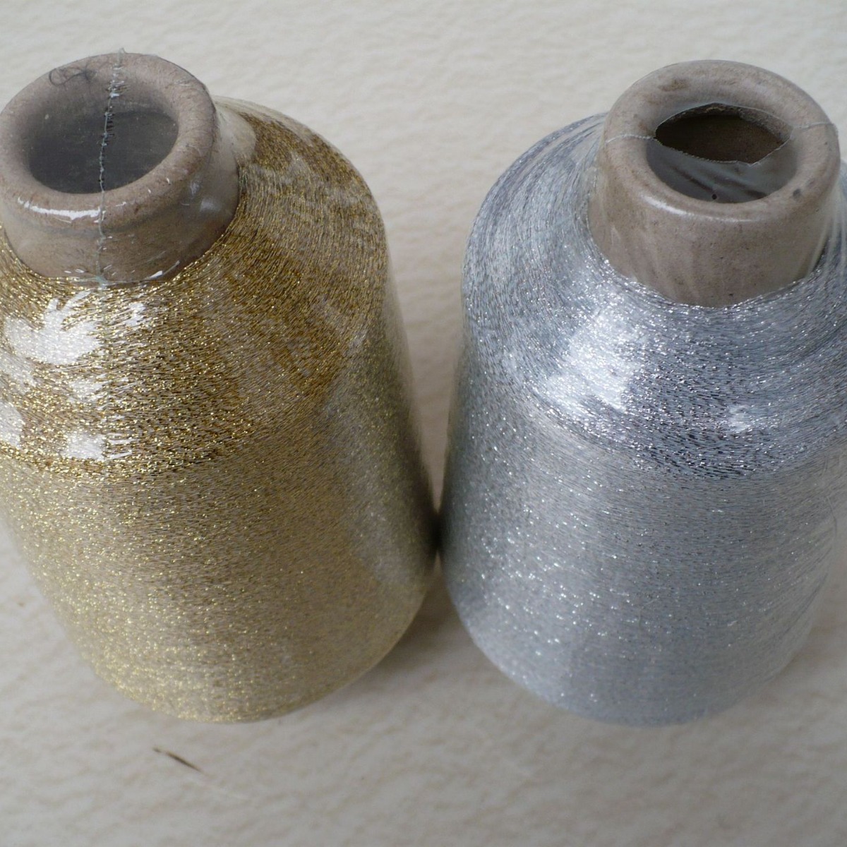 白色涤纶单丝拧扁银线3股拧金属蓝亮线扁圣诞红亮片和红涤纶合纺