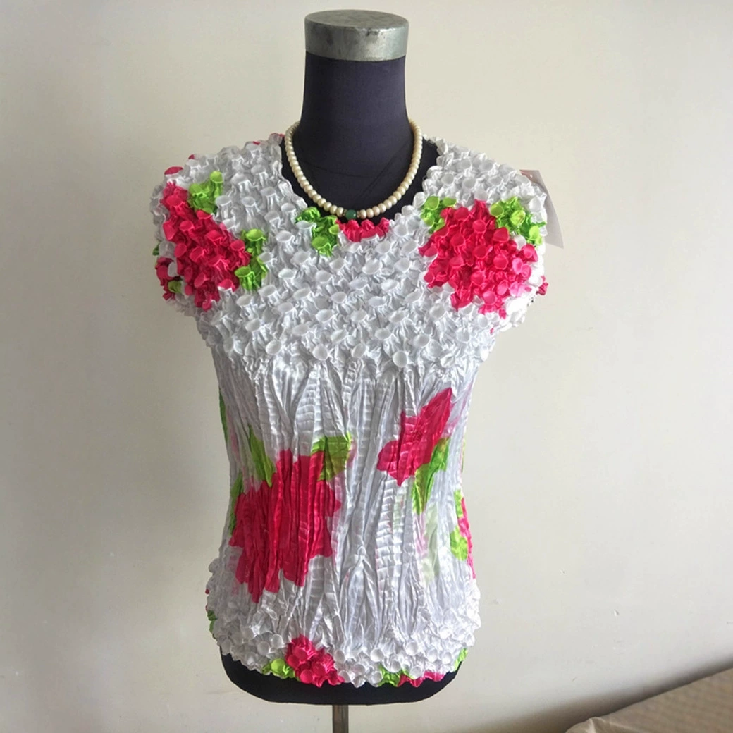 Топы и рубашки с узором «рыбья чешуя», а также рубашки с принтом «ананас» по ценам производителя.