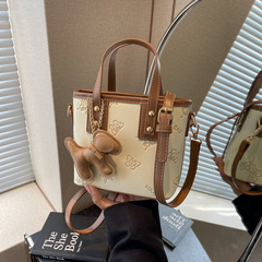 夏季小眾時尚手提小包包女2024新款氣質休閒斜挎包百搭水桶包