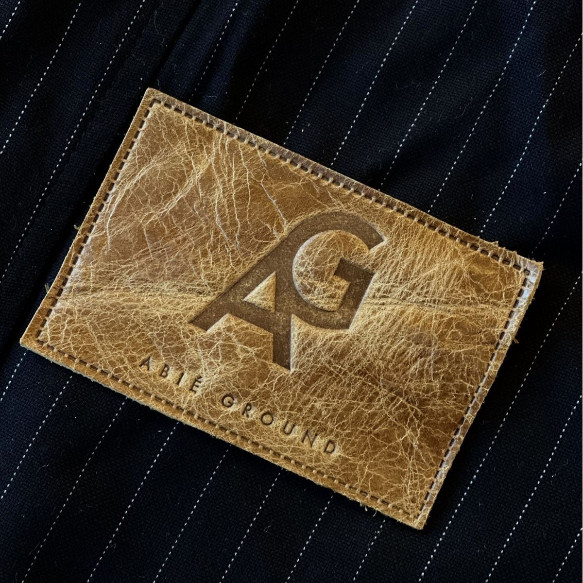 厂家直供头层牛皮牛仔服皮标 PU皮牌logo压印