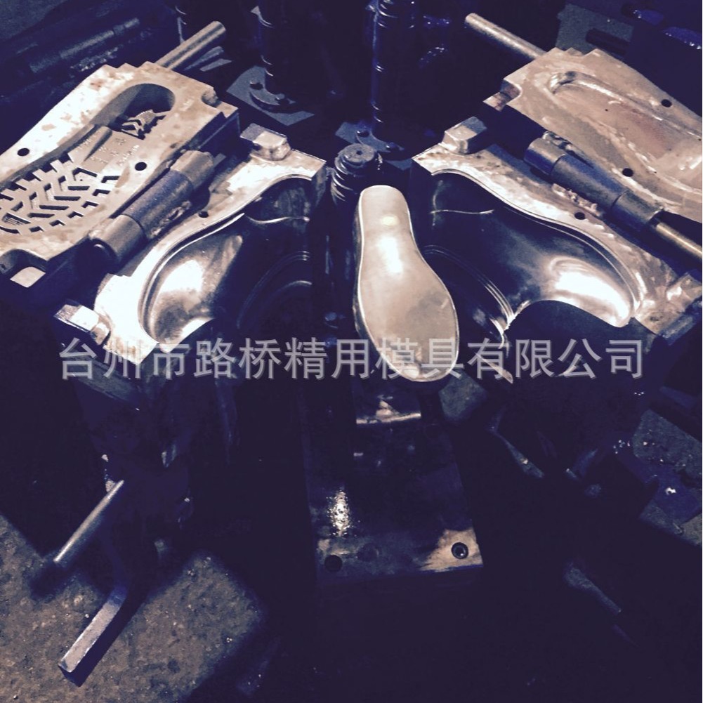 供应卧式注塑雨鞋，雨靴模具