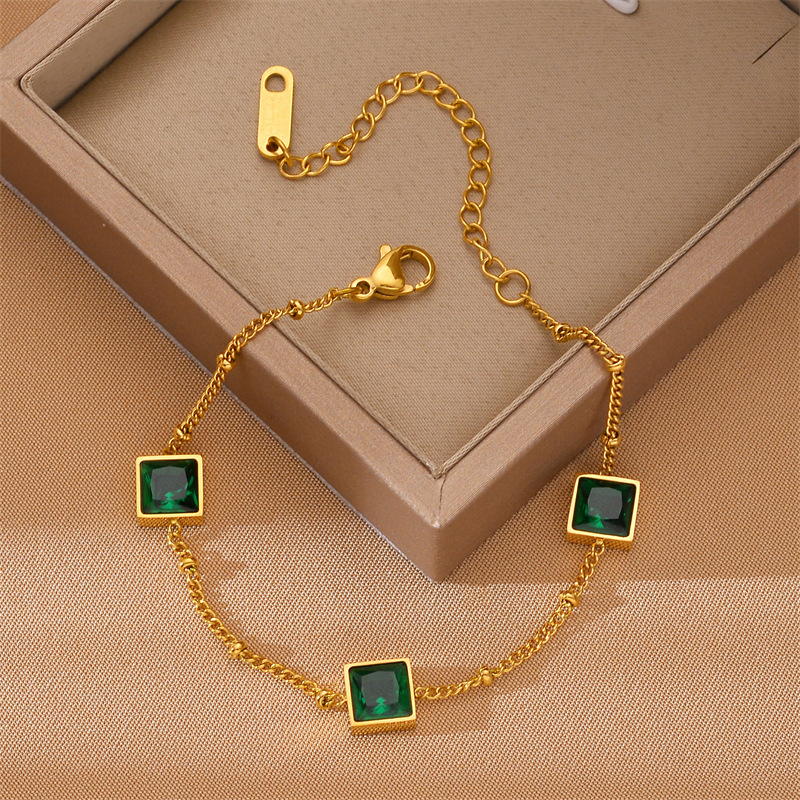Europa y los Estados Unidos ventas calientes ins estilo de moda nicho sensación de diseño lujoso cuadrado esmeralda zircon titanio pulsera de acero mujer
