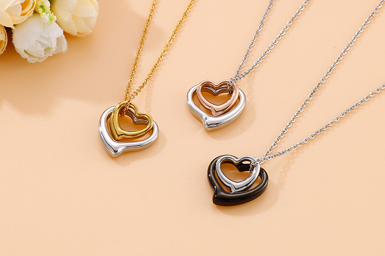 Titanium Steel 18K Gold Plated Fashion Heart Pendant Necklace display picture 4