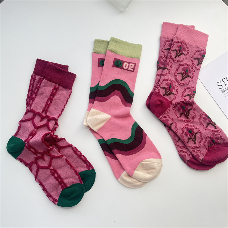 Women's Elegant Lady Color Block Cotton Crew Socks A Pair display picture 1