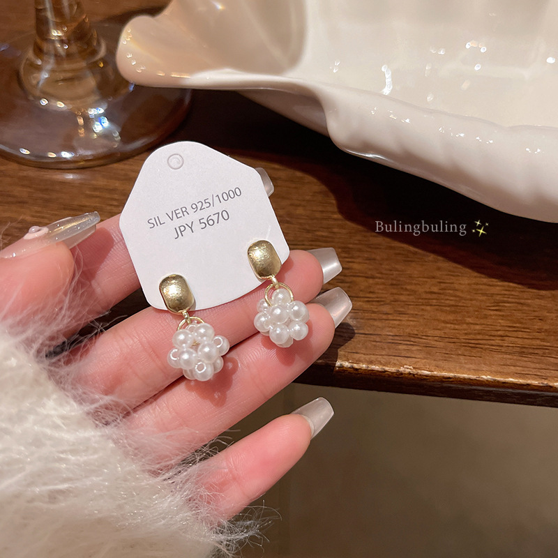 S925 aguja de plata Luz de lujo nicho pendientes de perlas de alto grado versátil elegante exquisito diamante incrustado arco pendientes