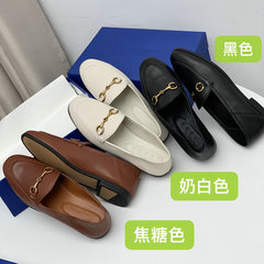 春の新型の定番のフラットシューズは高級でおしゃれで、通勤日常のカジュアルなデートにも着られます。