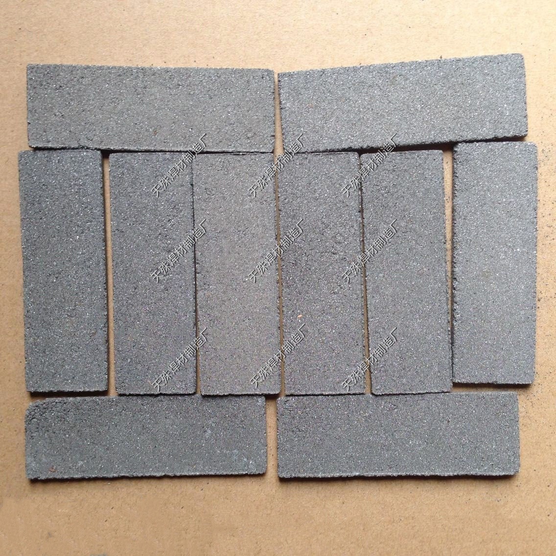 堆焊耐磨板用耐磨合金粉块Fe-05耐磨块碳弧堆焊耐磨合金块