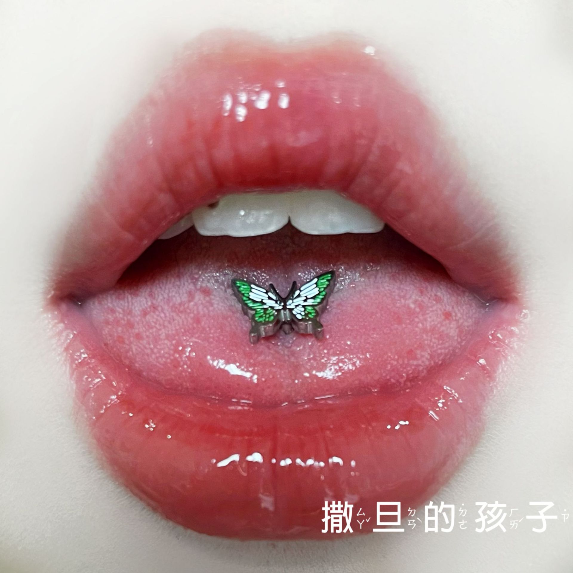 Silver pointed spike labret stud material detail