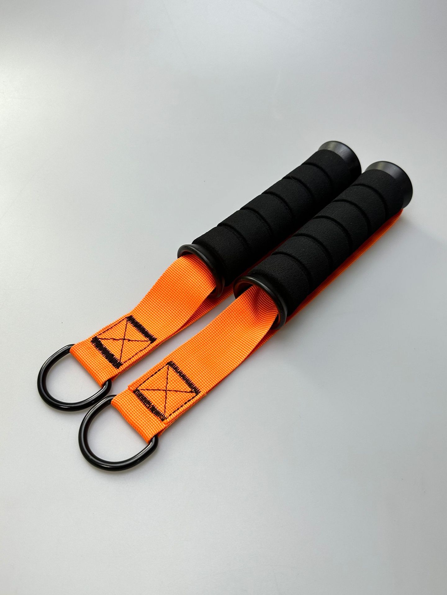 한 쌍의 손잡이