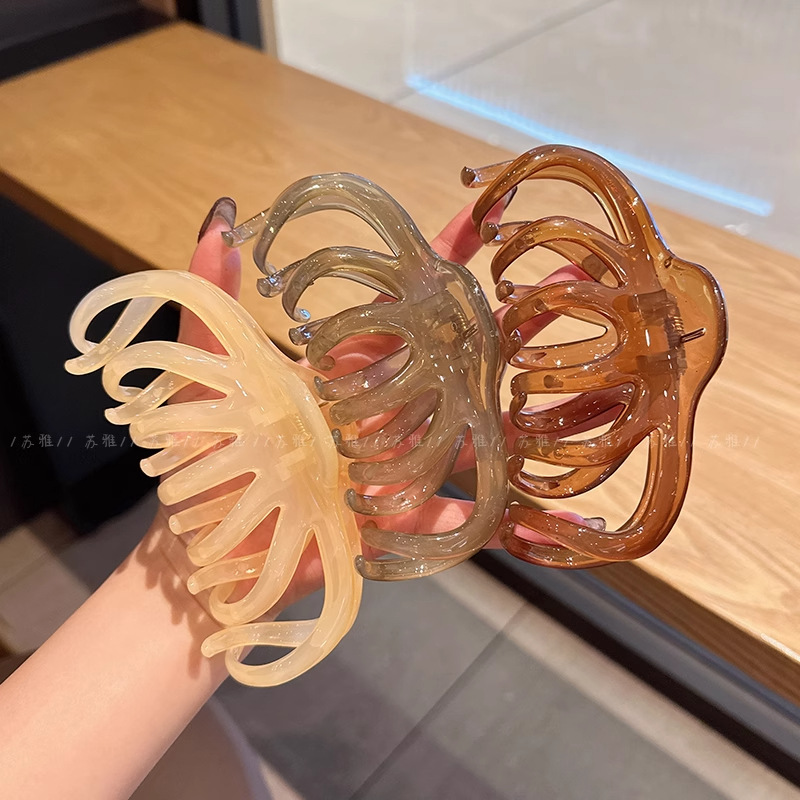 髪のボリュームが多めの女性用大型ヘアクリップ、後頭部に髪をまとめるフレンチレトロヘアクリップ、シャーククリップ、ネットセレブ2025新スタイル