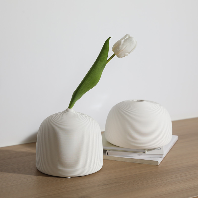 Nórdico creativo boca pequeña cerámica flor seca florero simple sala de estar arreglo de flores secas casa adornos de decoración blanca