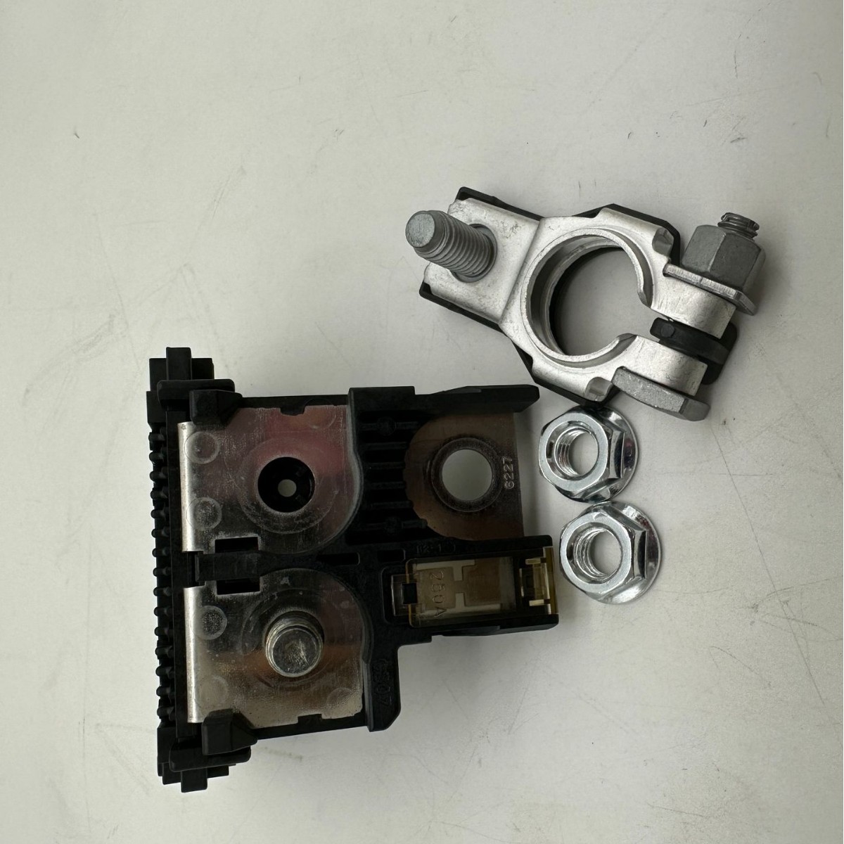 Condensador de fusible para batería positiva de Nissan 24380 - 79915 2438079915