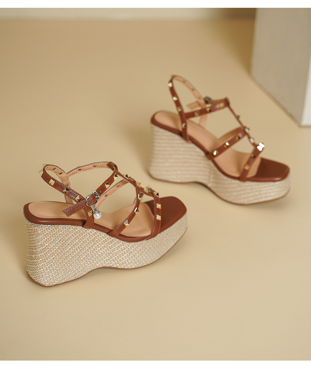 Sandal nữ đế xuồng cao gót phong cách Bohemian, mũi hở, quai đinh tán, đế bánh mì dày — màu nâu, màu đen, màu trắng ngà chi tiết 15