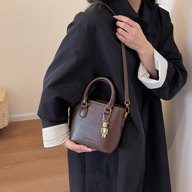 Bolso de mano para mujeres 2026 nuevo diseño de nicho universal bolso de cubo de alta sensación de explosión popular bolso de hombro